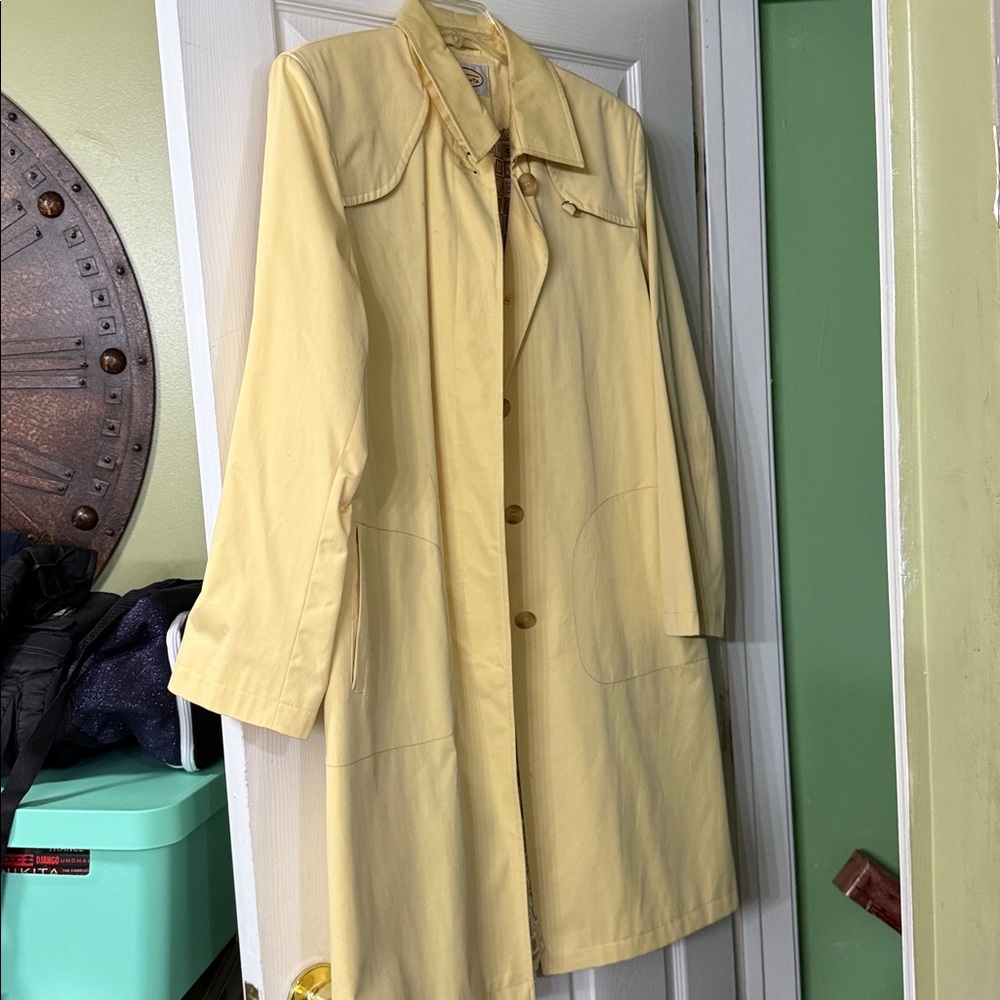 Talbots Light Yellow Collared Trench Coat-Excellent for rainy days!